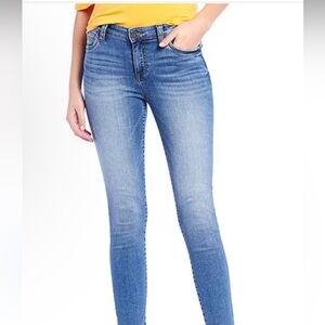 Good used condition kit from the kloth jeans. Sz 6